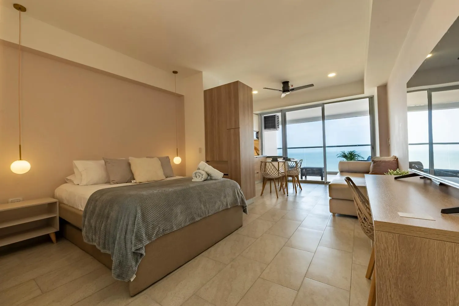 Panoramic Oceanview Loft Near Beach & Airport Cartagena Apartment