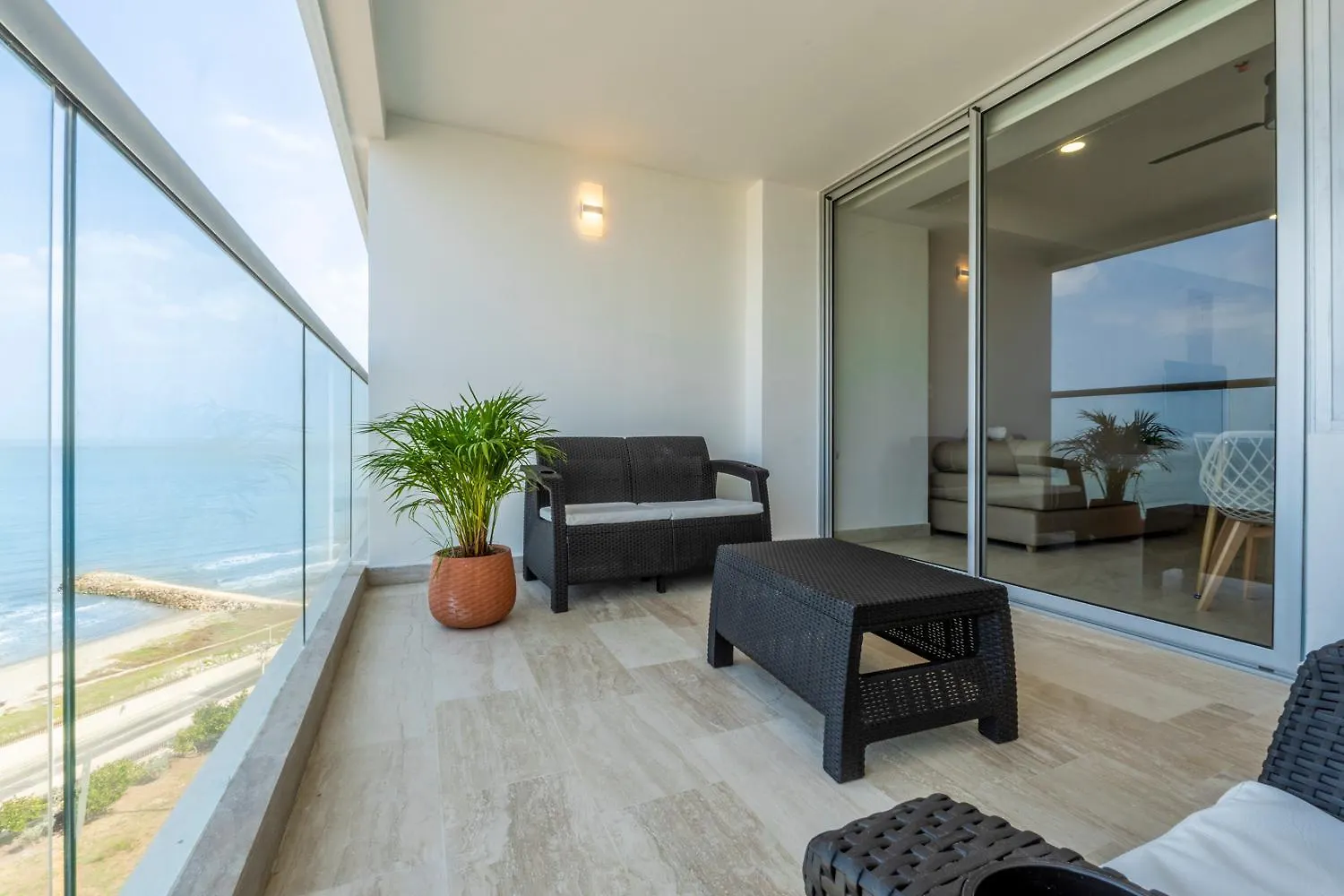 Panoramic Oceanview Loft Near Beach & Airport Cartagena